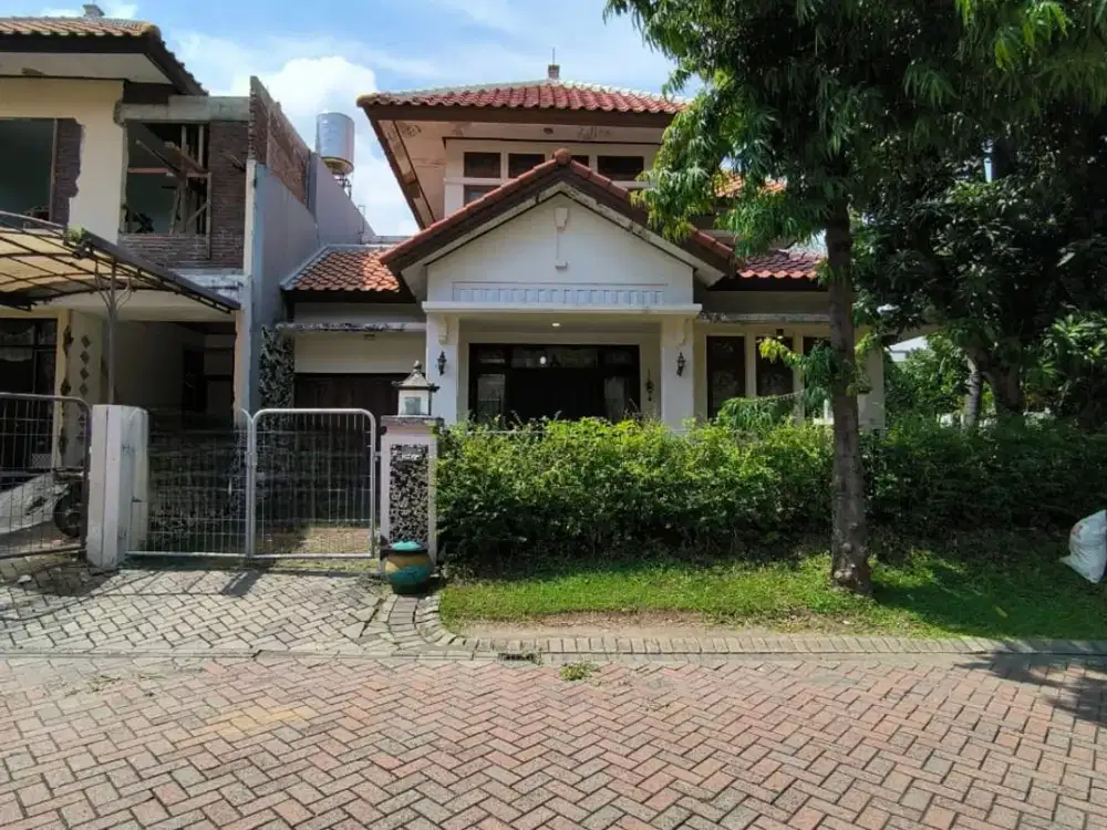 RUMAH 2 LANTAI DI GRAHA FAMILI STRATEGIS