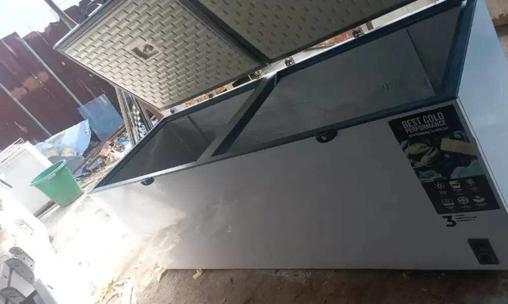 Pembeku daging, freezer box merek GEA