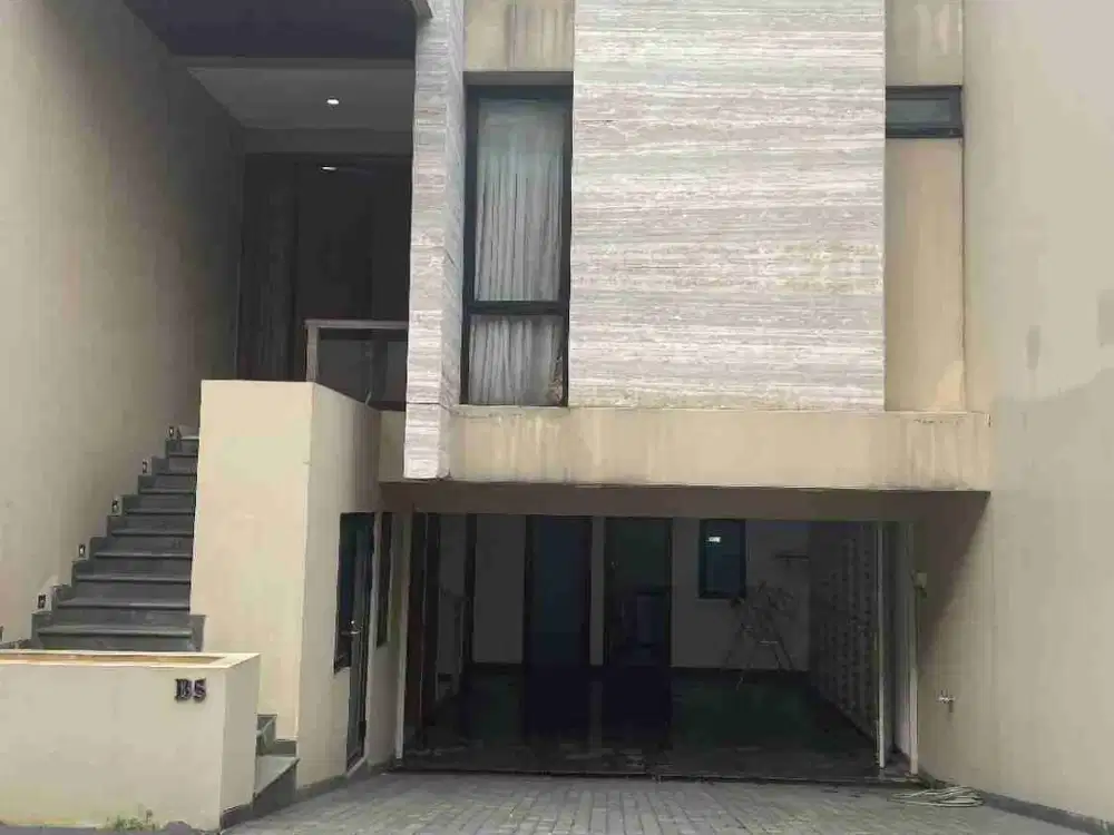 Disewakan rumah 3 lt di Pejaten Jaksel lt 100 m2  lb 250 m2 ada 4+2 kt 3+1 km semi furniture siap huni, nego yuk!!