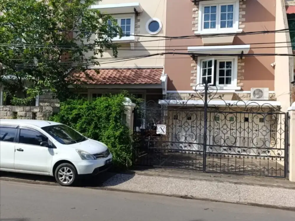 DIJUAL RUMAH 2 1/2 LT POSISI HOEK ROW JALAN LEBAR DI CITRA GARDEN 3 COCOK UNTUK CAFE/KLINIK