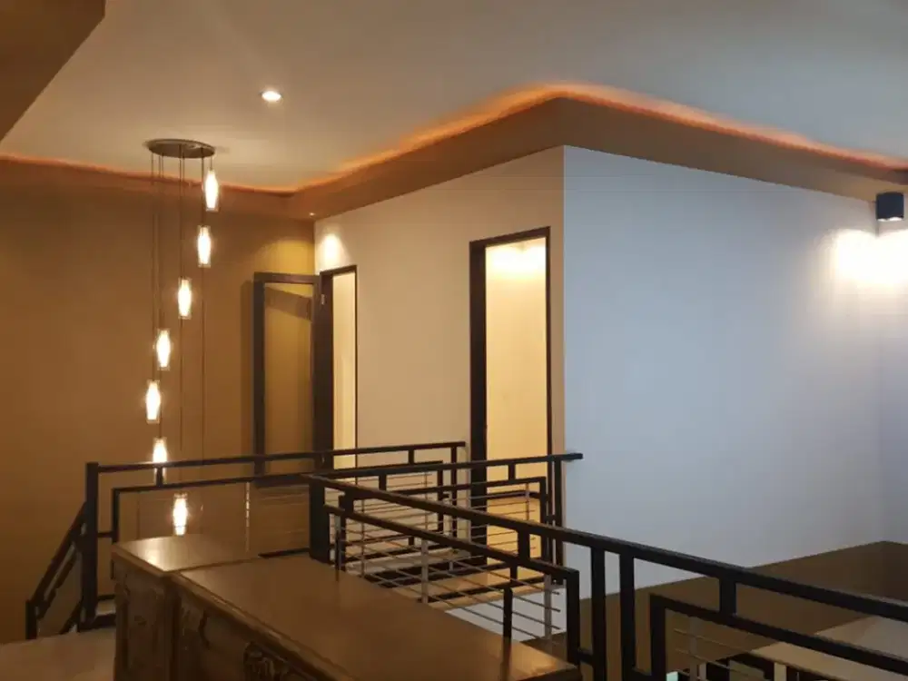 TERMURAH DEKAT MARGOREJO PLAZA MARINA RUMAH MINIMALIS SIDOSERMO 2,5 LANTAI