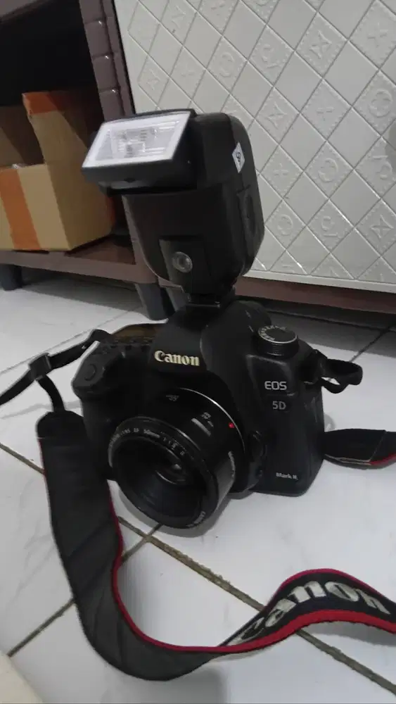 Canon 5d Markii + Lensa 1.8 50mm Canon +Flash External