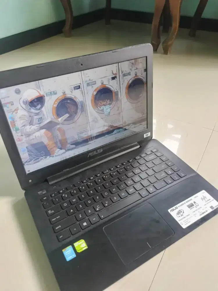 Laptop Asus A455L Core i5 Gen 5 
DUAL VGA GT-930M Ram 8GB Ssd 256GB