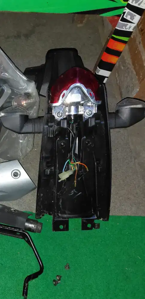 Kenalpot dan spakbor belakang original CRF150L