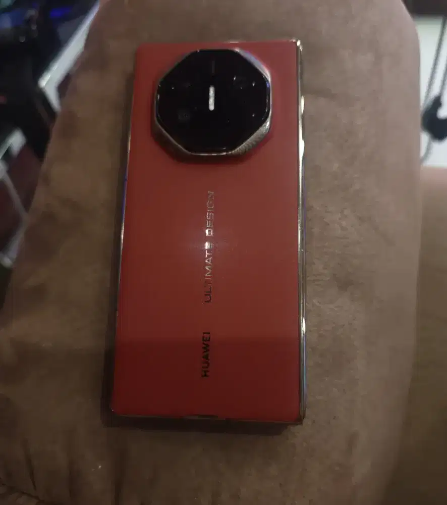 Huawei Mate XT Ultimate Design hp lipat 3