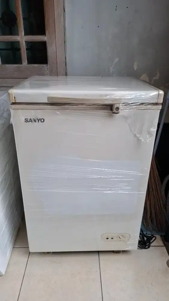 Frezer box Sanyo 210 liter