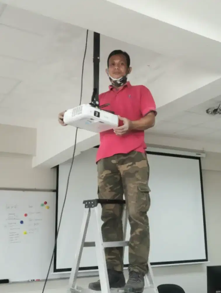 pasang & jual bracket buat gantungan proyektor infocus di plafon beton