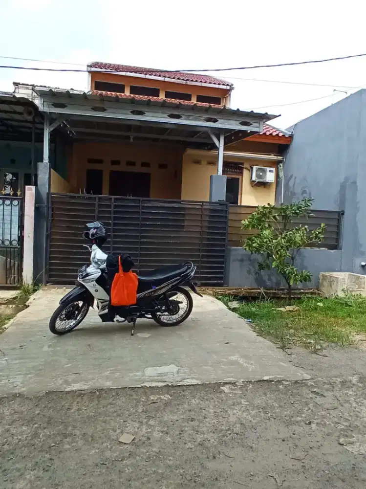 Rumah Komplek Billabong strategis dekat stasiun dan tol Jalan Baru