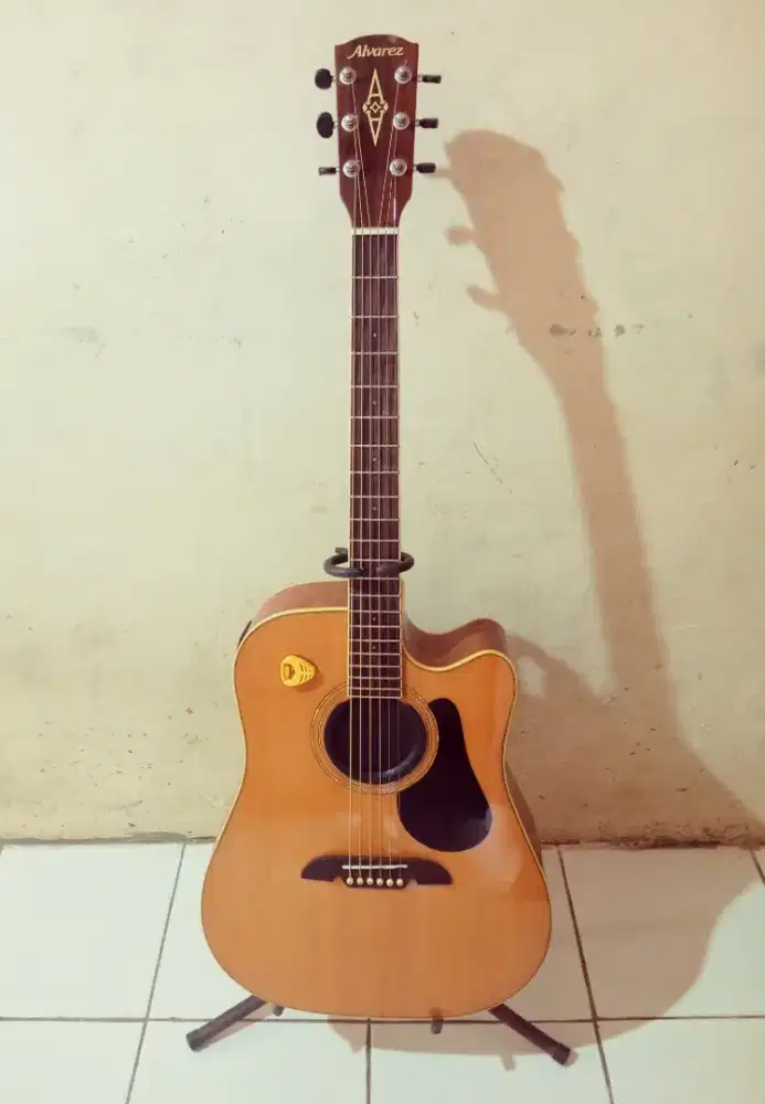 Gitar Merk ALVAREZ original nego
