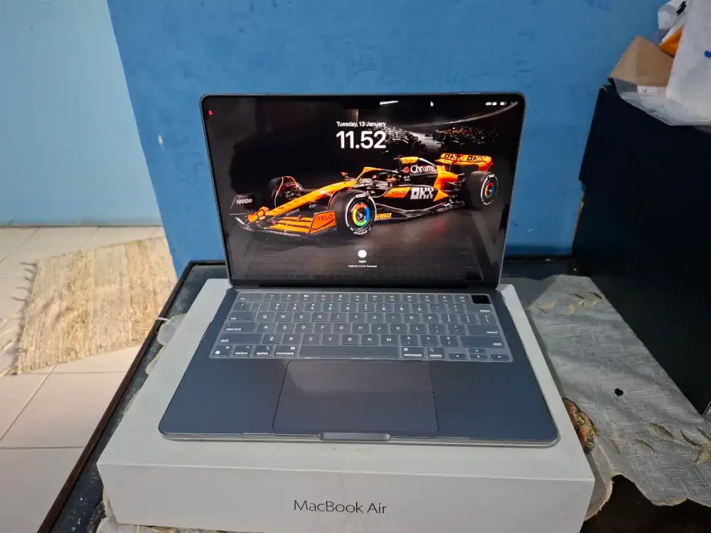 Macbook air M2 8/512