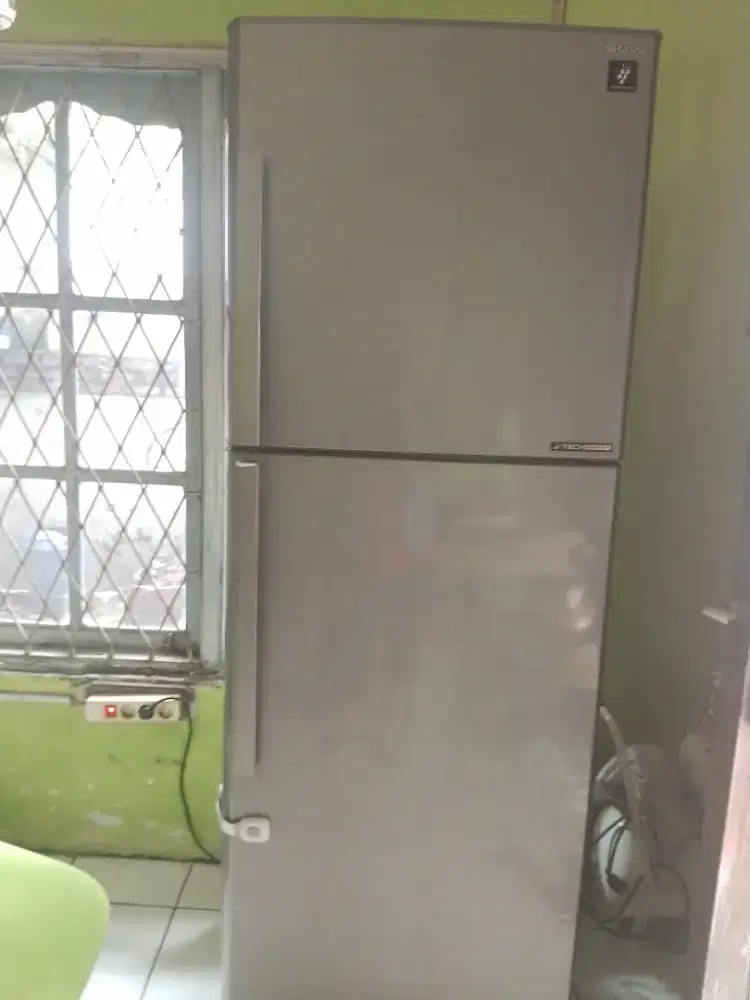 Kulkas Sharp 2 pintu Plasmacluster inverter