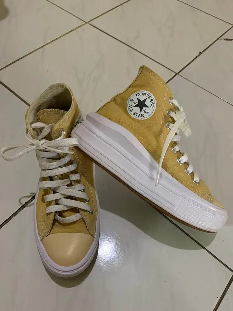 Dijual sepatu converse wanita