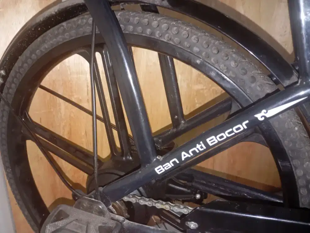 SEPEDA Listrik merek SELIS