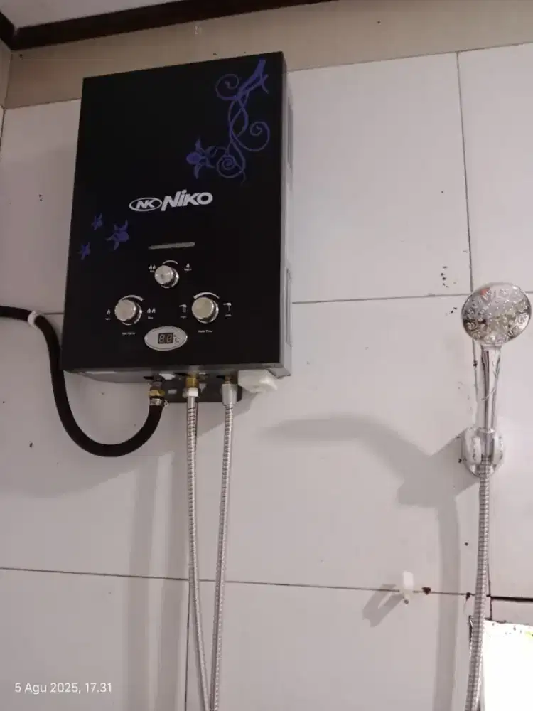 (Pemanas Air Kamar Mandi Merk Niko)