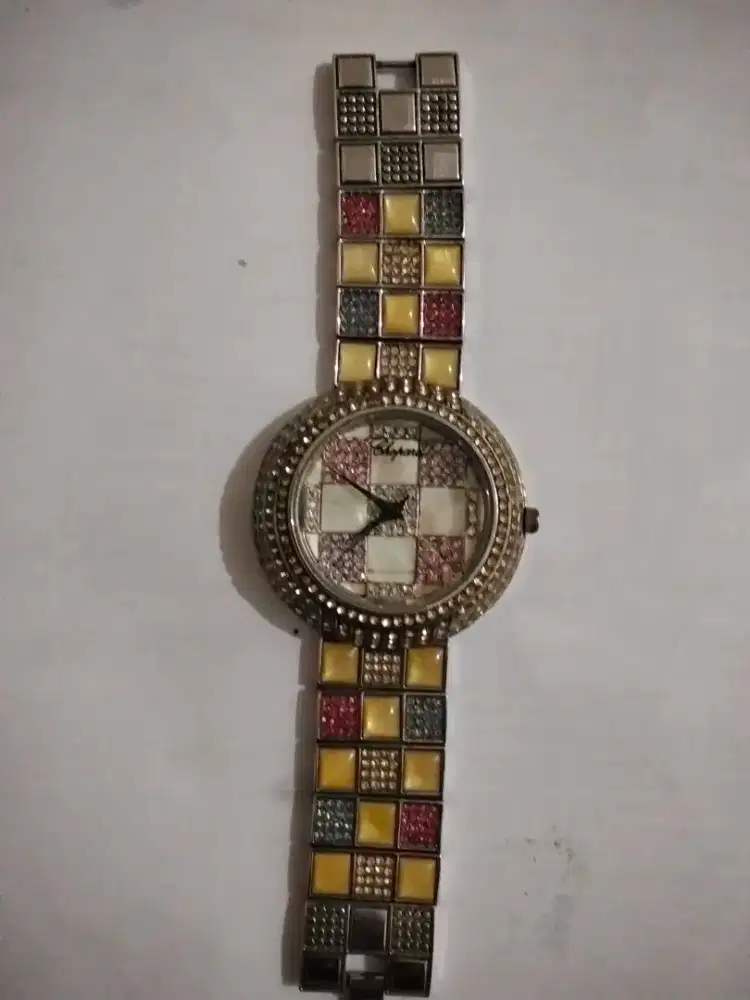 Dijual koleksi jam tangan perempuan / cewek antik jarang dipakai