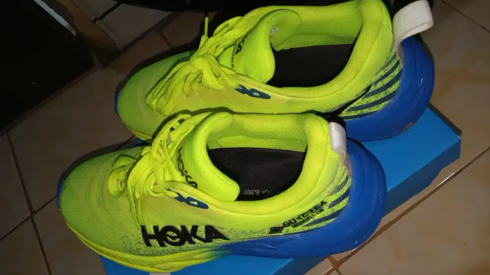 Sepatu running Hoka KW premium