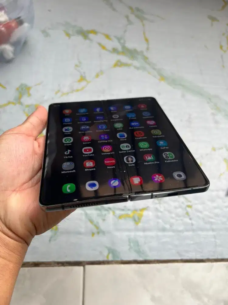 Samsung Z Fold 4 Ram 12/256gb Mulus Lengkap masih tingting Sesuai Poto