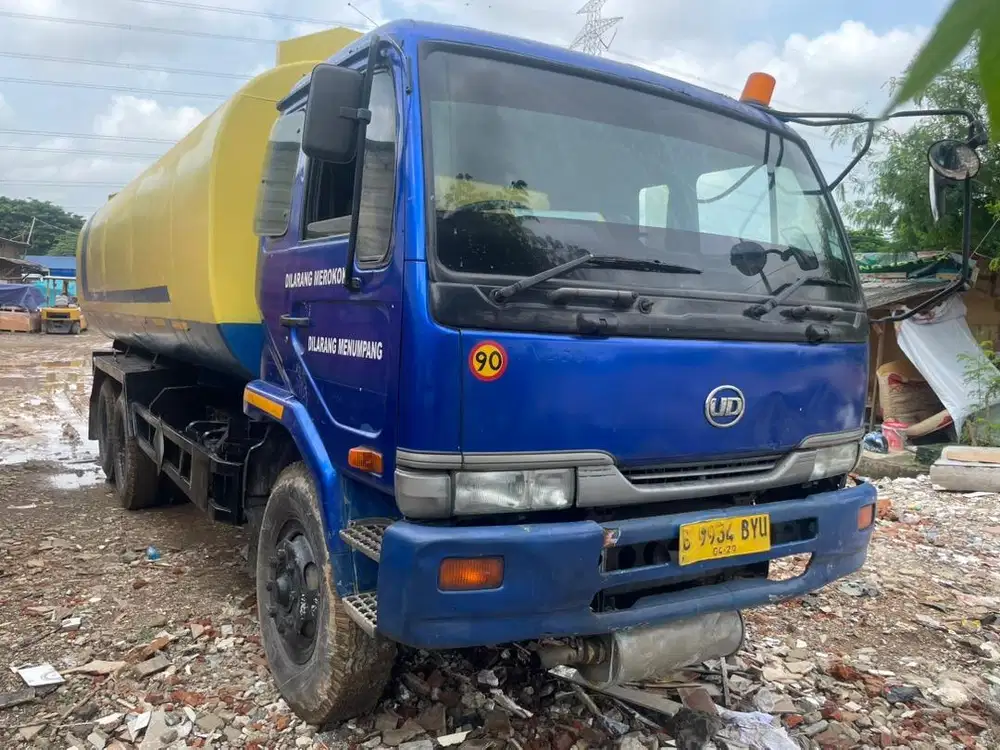 supir tangki tronton