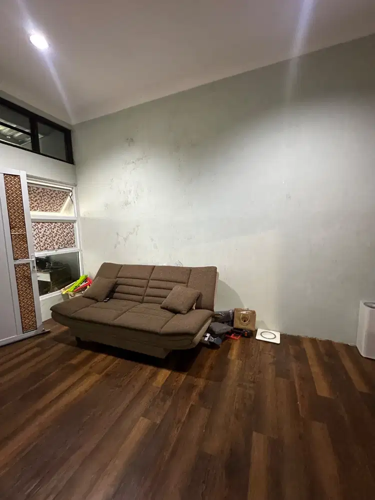 DISEWAKAN RUMAH FULL FURNISHED SIAP HUNI