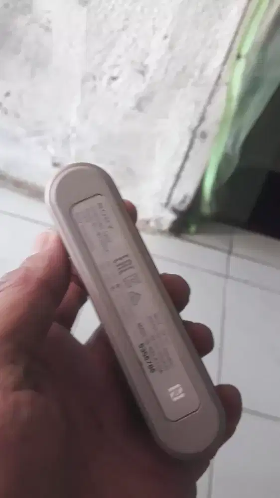 Tab jual headset bluetooth Sony WF-1000XR masih hidup minus.