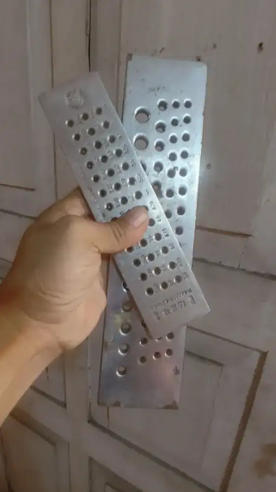 Besi plat tungsten cabride