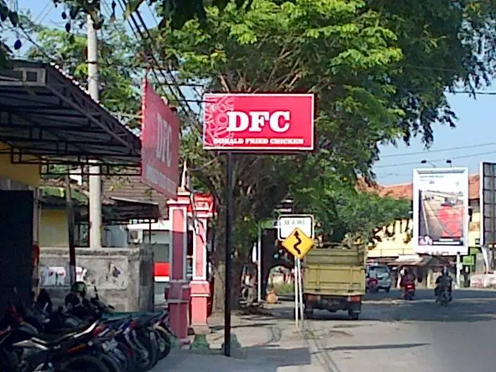 SIGNAGE REKLAME SIGNBOARD NEONBOX PAPAN NAMA FRIED CHICKEN AYAM GORENG
