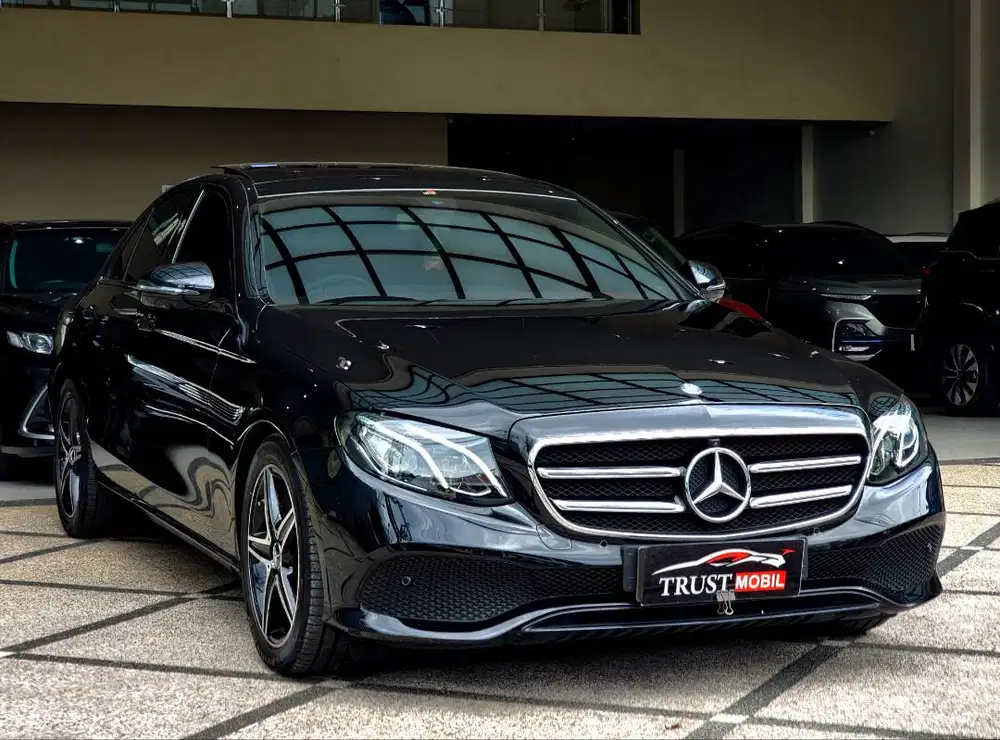 KM 20 RB!! MERCEDES BENZ E 300 AVG PANORAMIC SUNROOF PK 2017 / E300