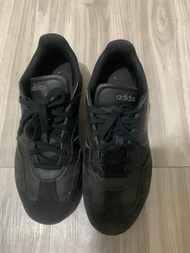 sepatu adidas black barreda