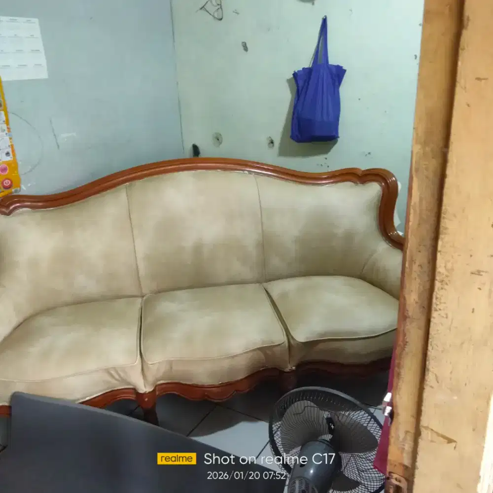 Tukang sofa panggilan