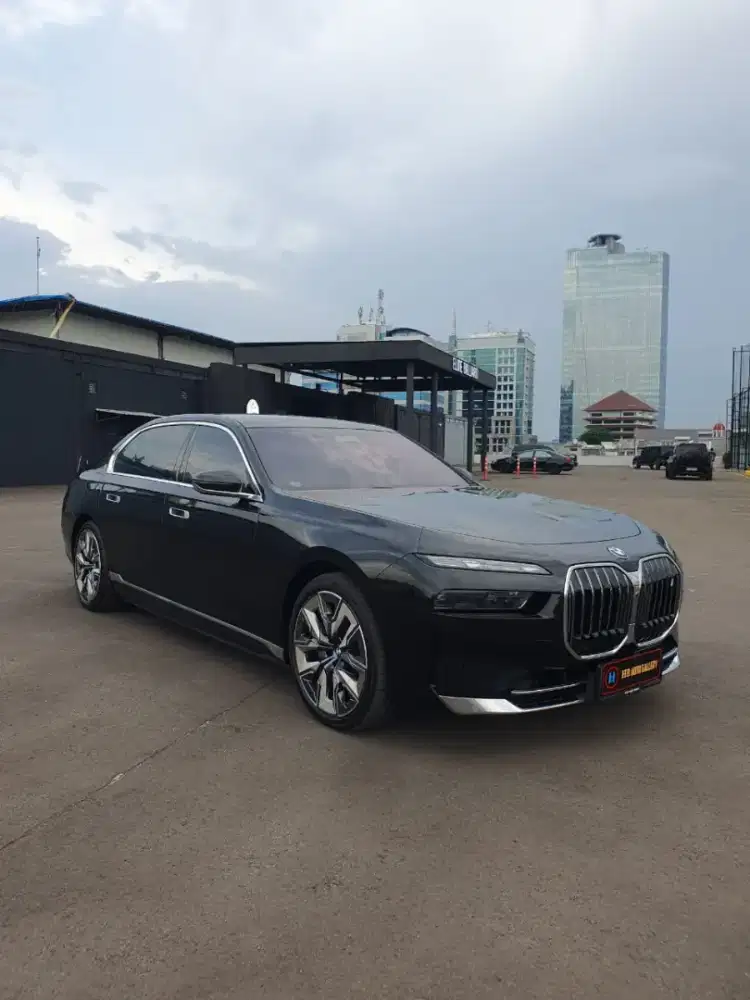 BMW I7 2024 LISTRIK KM 3RB