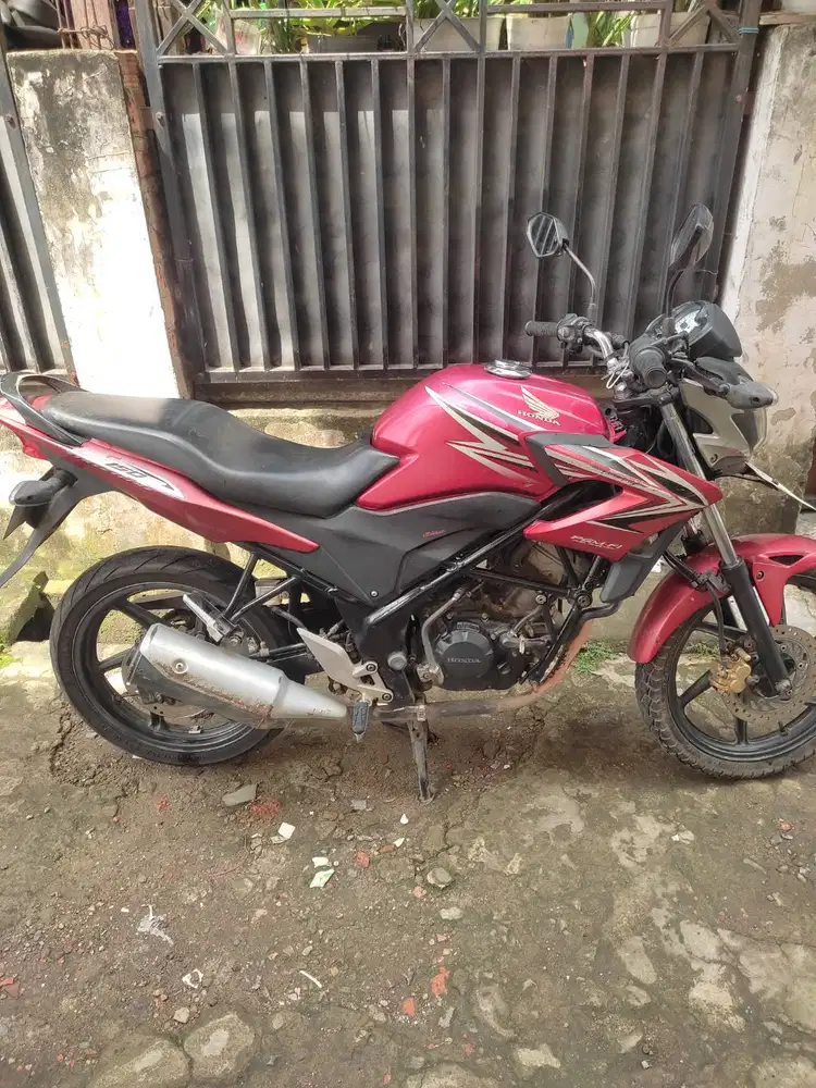 Jual CB 150R thn 2013 lengkap