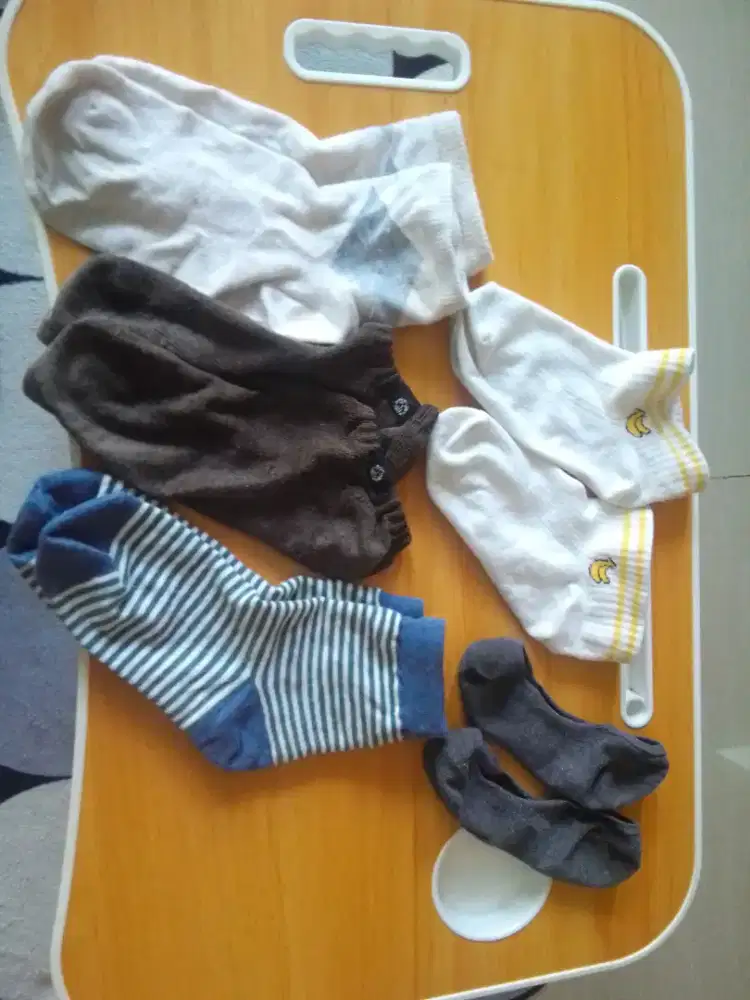 Preloved kaos kaki ada yg tipis ambil semua 1 harga Cocok pria wanita.