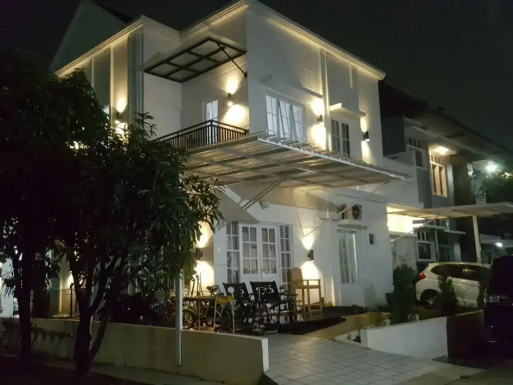 Rumah Hook Dekat Gerbang Tol di Jakarta Timur