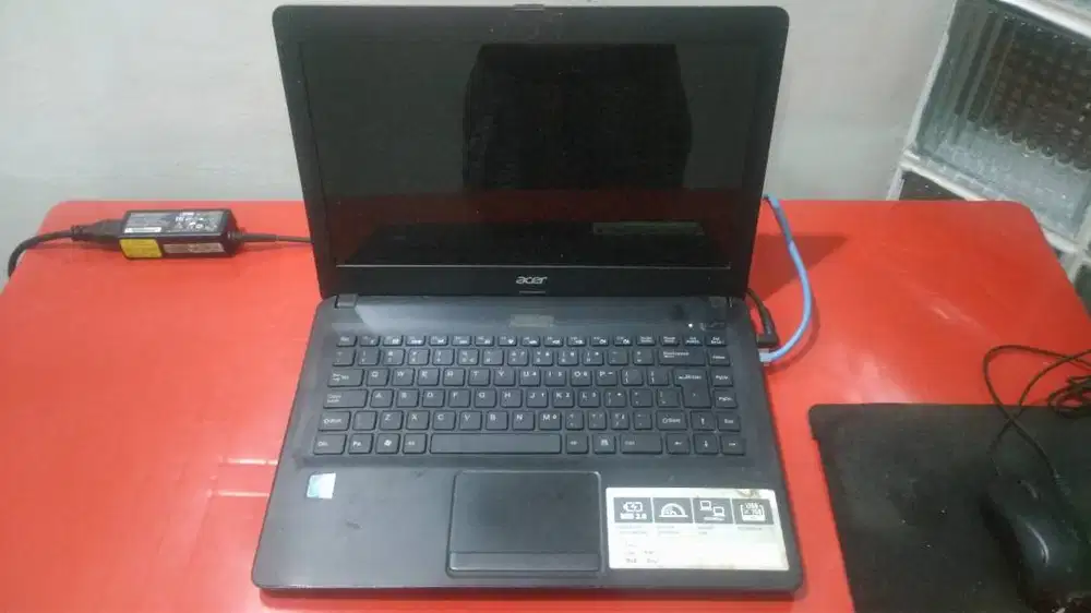 Laptop Acer One Z1402-C4HS 14 inch Bekas