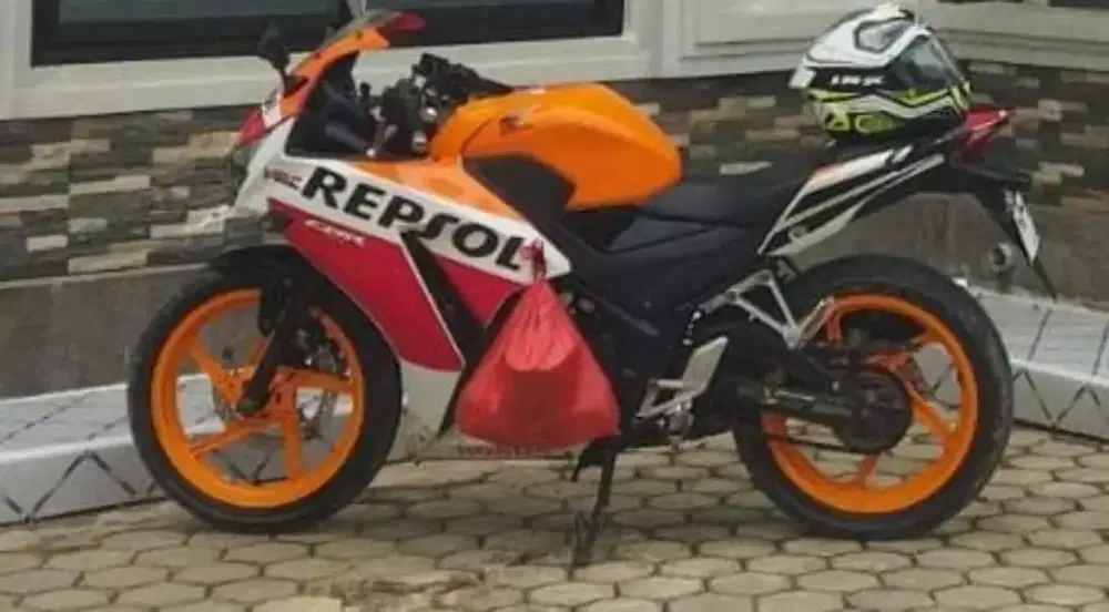 Honda CBR sport seri RepsoL GP