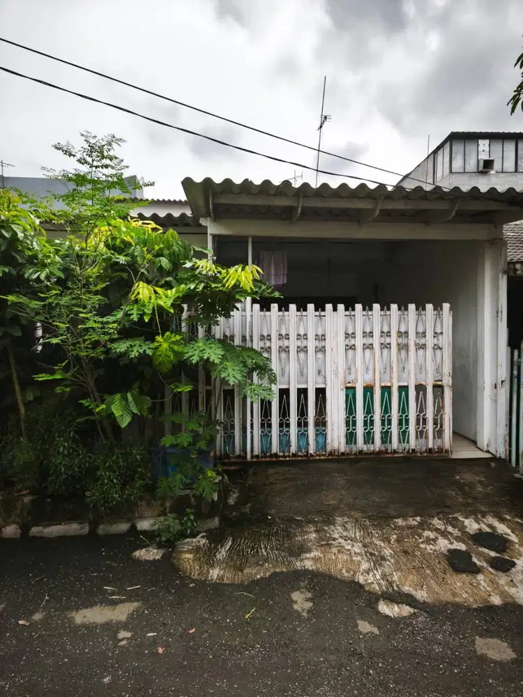 Dijual Rumah 1.5 lantai strategis di tengah jantung jakarta barat