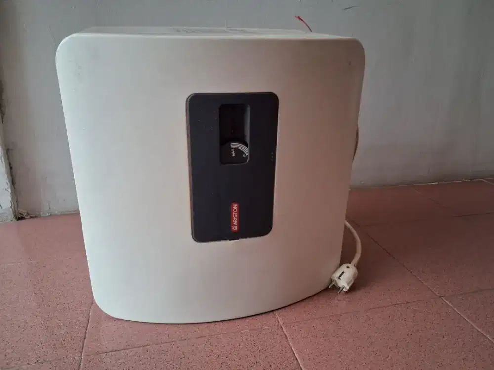 Waterheater ariston 30 ltr dan 10 ltr