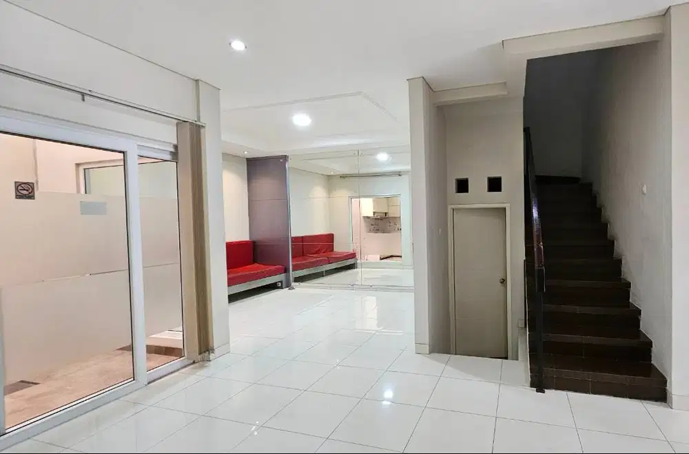 Disewakan Rumah di Raffles Hills Cibubur