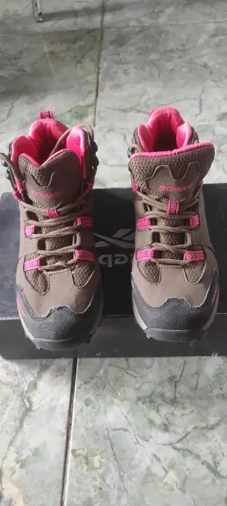 Dijual sepatu mendaki Power