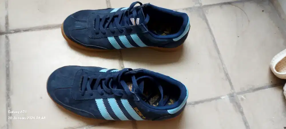 Jual Sepatu ADIDAS warna Biru Laut