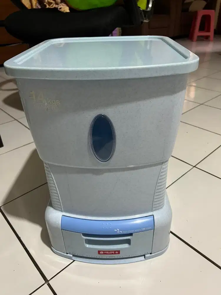 Tempat beras lion star 14kg
