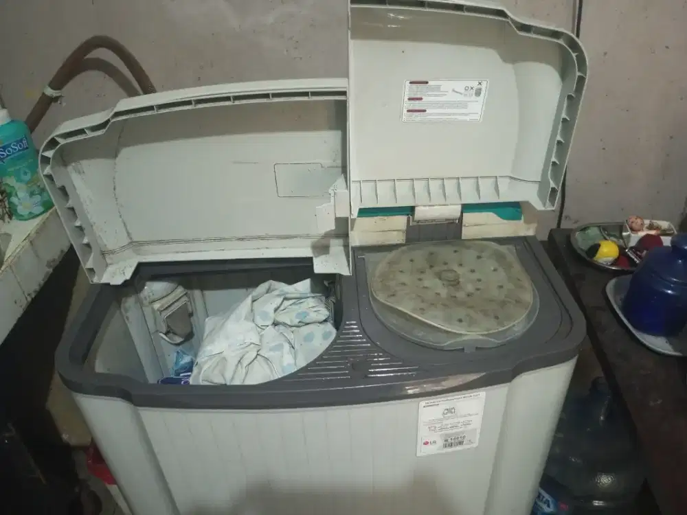 Mesin cuci merek LG