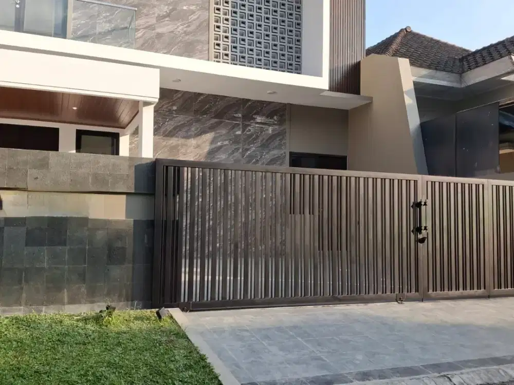 Strategis! Rumah Mewah 2Lantai Araya Golf Bangunan Baru