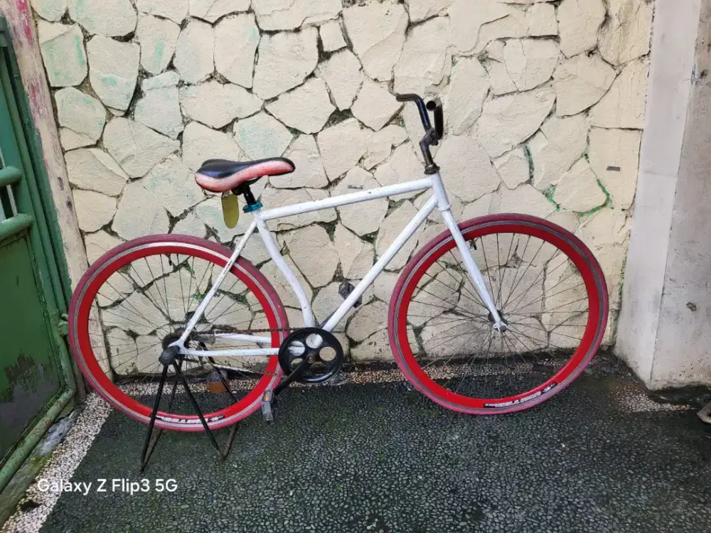 Jual butuh sepeda fixie UK 700x23 kondisi normal siap gowes