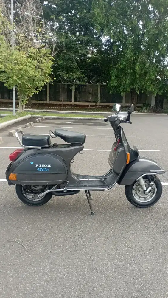 Vespa PX 1983 Cokelat Tua