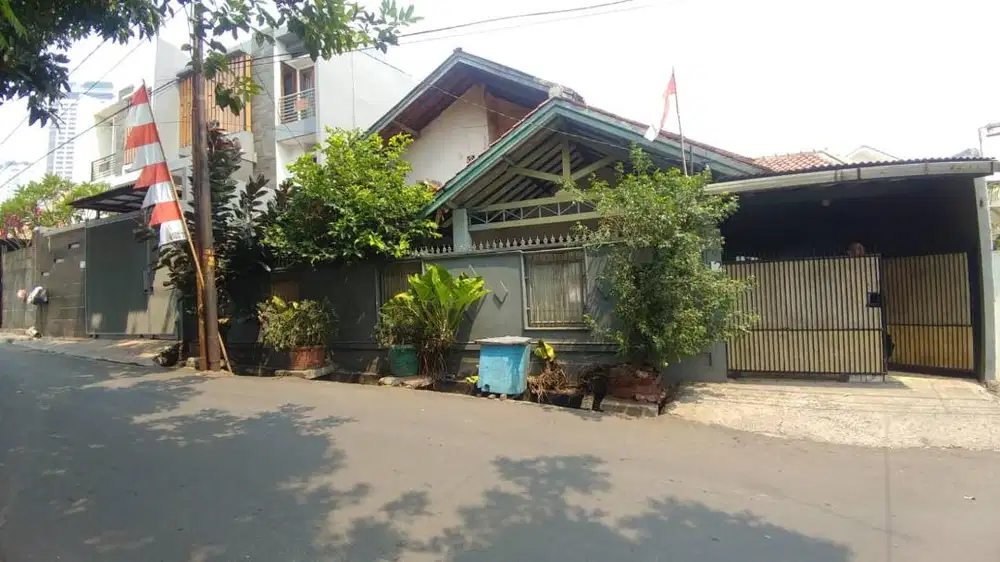 Dijual Rumah Strategis untuk Usaha Kost di Kebayoran Lama Jaksel17590