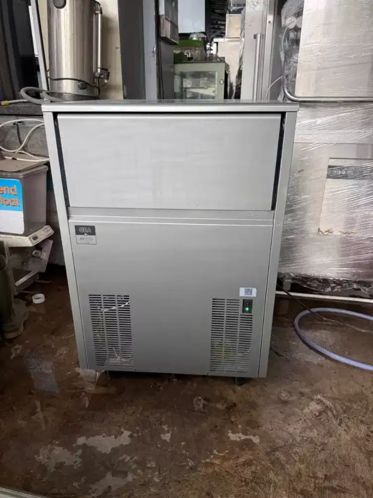 ICE MAKER

Merk GEA 
Ice Tech made in Spain
Model ICE TECH  SK 80 A