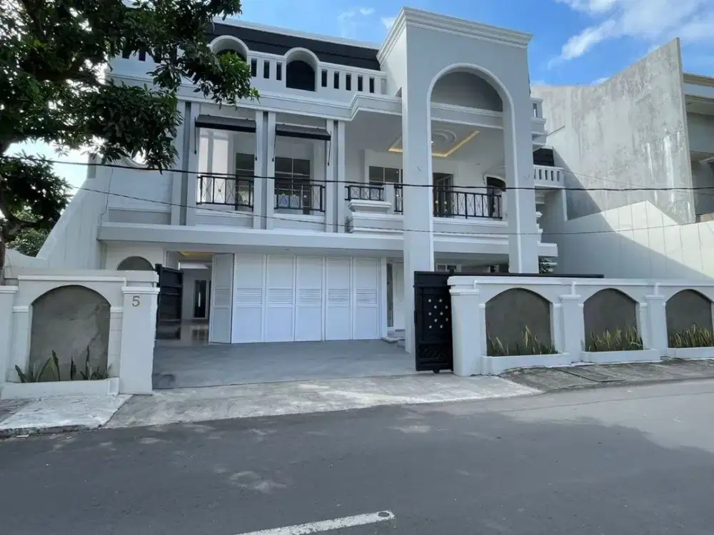 Rumah Mewah Eksklusif Konsep Classic Dijual, di Denpasar Utara Area