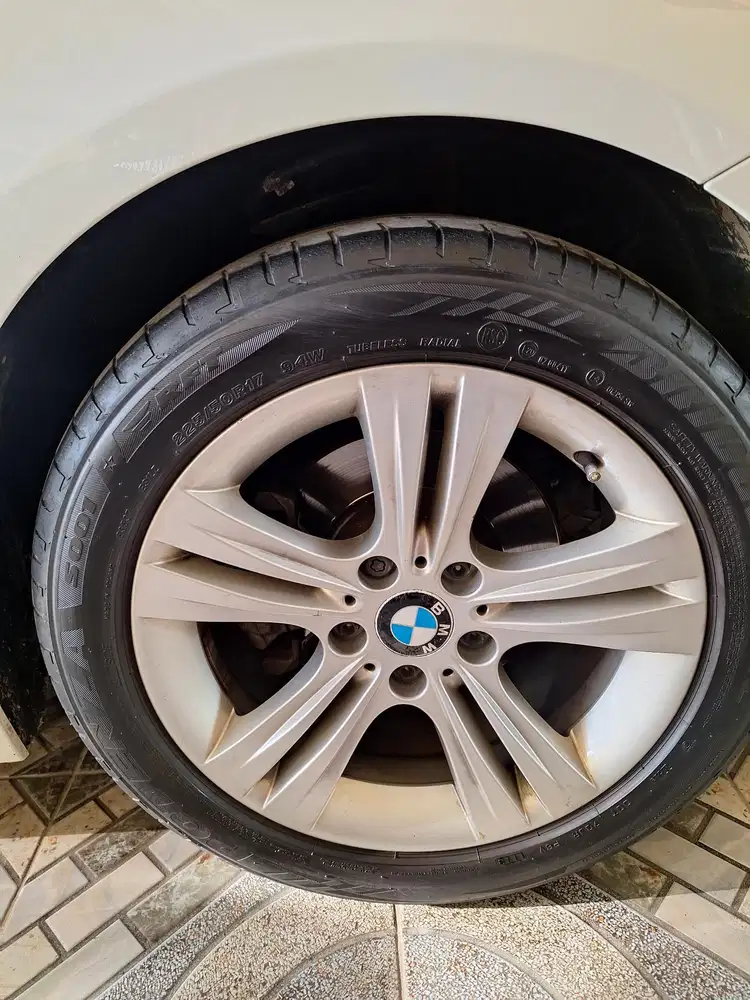 BMW 320i 2013 Bensin