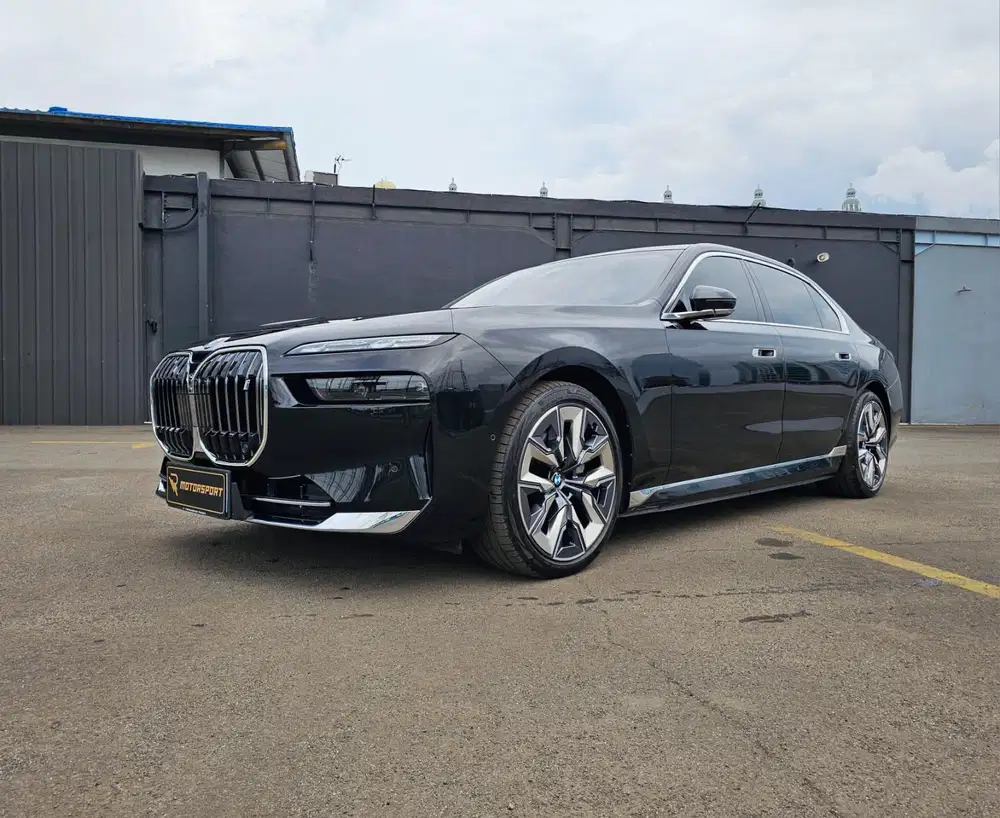 BMW I7 2024 Xdrive60i Granlusso 2024 low km Record